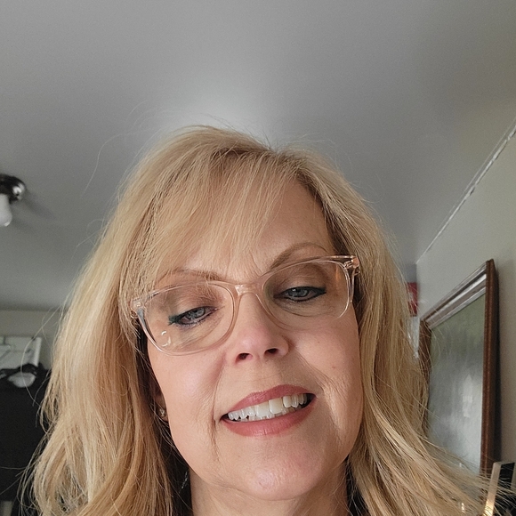 Meet your Posher, Sharon - Picture 2 of 2